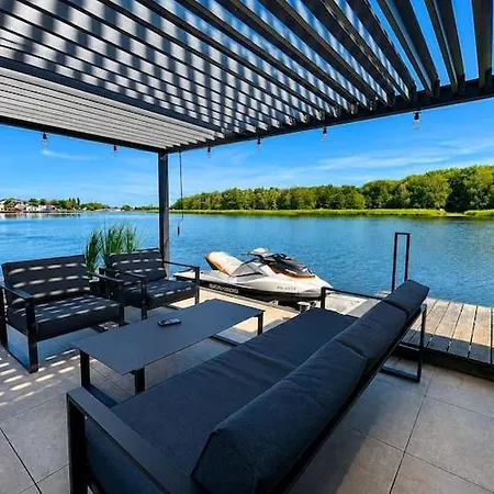 Boat House With Jacuzzi Dziwnów
