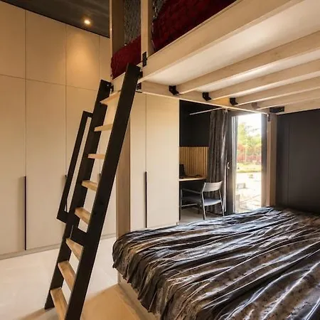 Boat House With Jacuzzi 船屋 Dziwnów