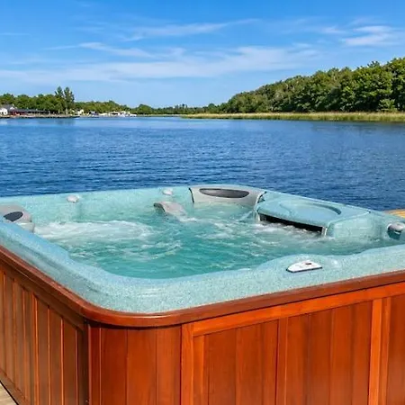 船屋 Boat House With Jacuzzi *