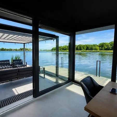 Boat House With Jacuzzi